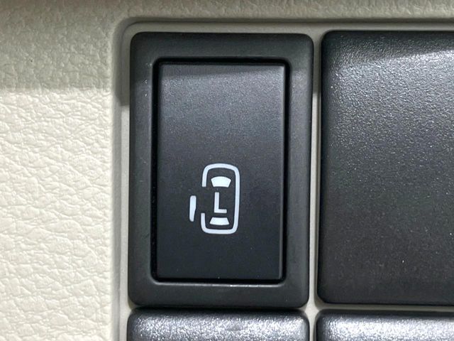 【パワースライドドア】スマートキーや運転席のスイッチでスライドドアの開閉が可能♪電動だから力を入れてドアを開ける必要が無く、小さいお子様でも、重い荷物を持っている時もラクに開け閉めできます♪
