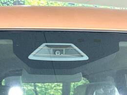 【スズキ　セーフティサポート】走行中に前方の車両等を認識し、衝突しそうな時は警報とブレーキで衝突回避と被害軽減をアシスト。より安全にドライブをお楽しみいただけます。