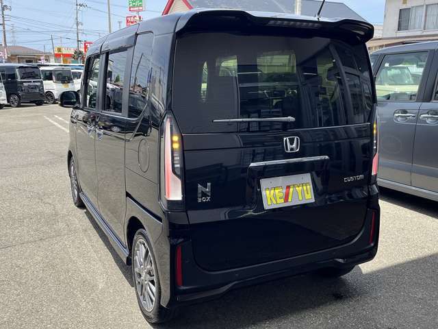 当社の展示車は全車両に車両状態説明書を掲示しております。修復歴の有無は勿論、ドア等の外板の交換歴の有無までも表示☆口頭説明では無く書面にてお渡ししております☆