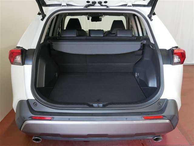 開口部の広いラゲージスペースは、荷物をラクラク積み込めます。