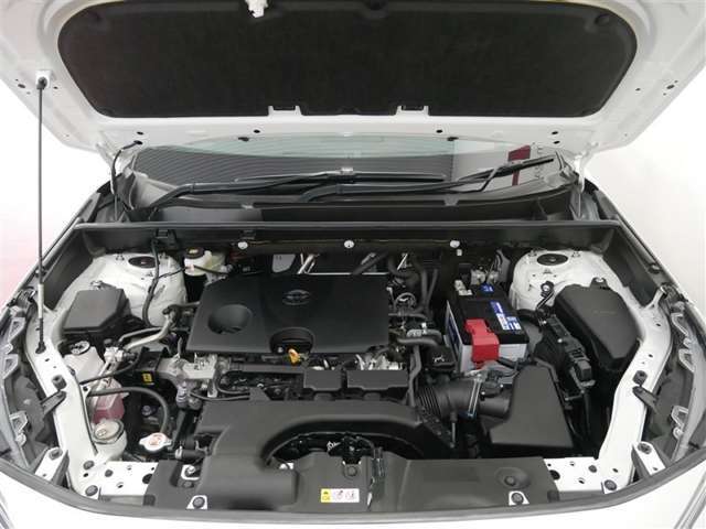 普段はあまり見ないエンジンルーム内も綺麗に仕上げています。見えないところも清潔に保ちたいですよね。