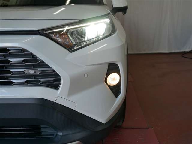 フォグランプ付きです。夜間や悪天候時に視界を確保するので安心ですね♪