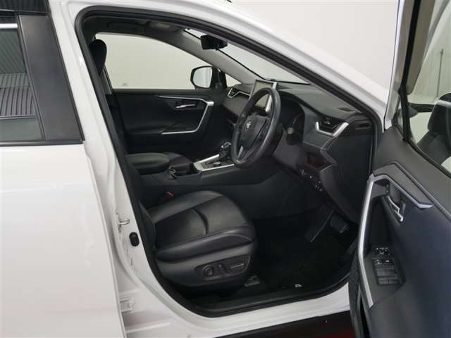 合成皮革で包み込んだ上質なシートです。ラグジュアリーな気分にさせてくれます♪