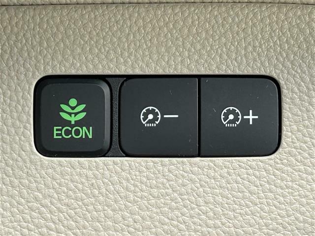 ☆ECOスイッチ☆セレクターレバーの横にある“ECOスイッチを押すとバルブタイミングや点火位置の制御など省燃費モードで走行してくれ、メーター内に表示されます。