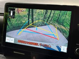 【バックカメラ】駐車時に後方がリアルタイム映像で確認できます。大型商業施設や立体駐車場での駐車時や、夜間のバック時に大活躍！運転スキルに関わらず、今や必須となった装備のひとつです！