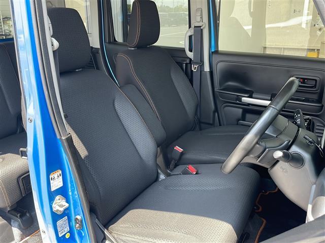 【運転席】座り心地が良いシートなので長時間の運転でも快適にお過ごしいただけます。新品のフロアマットのご注文も可能です。掲載箇所以外にご希望の写真がございましたらお気軽にお問い合わせ下さい。