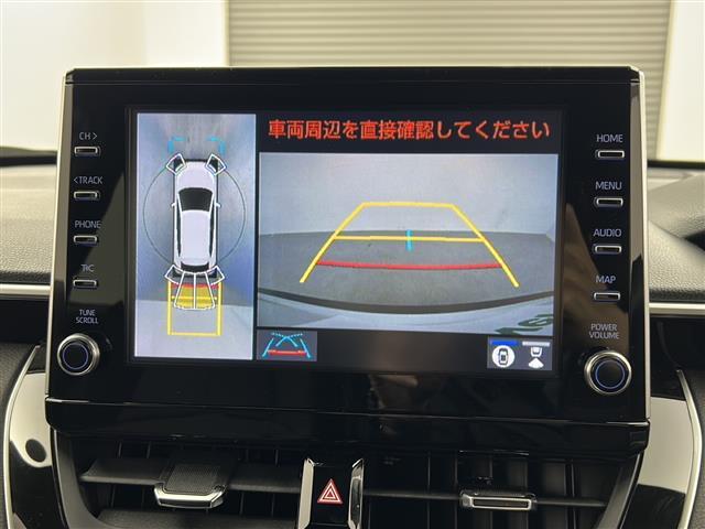 【パノラミックビューモニター】クルマを真上から見下ろした視点で駐車をサポートします！クルマの斜め後ろや真横など、いち早く障害物に気が付くことができます。