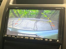【バックカメラ】駐車時に後方がリアルタイム映像で確認できます。大型商業施設や立体駐車場での駐車時や、夜間のバック時に大活躍！運転スキルに関わらず、今や必須となった装備のひとつです！