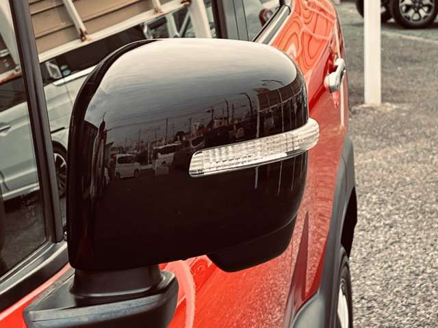 内装はルームクリーニング（室内清掃）後の納車となります♪♪　外装ももちろん磨き後の納車となります！！　プロスタッフがまごころ込めて仕上げます！！