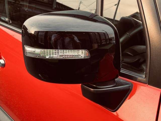 内装はルームクリーニング（室内清掃）後の納車となります♪♪　外装ももちろん磨き後の納車となります！！　プロスタッフがまごころ込めて仕上げます！！