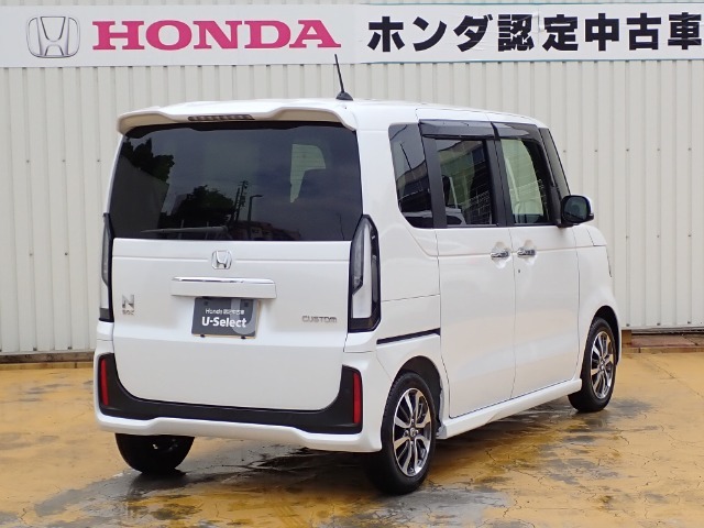 ◆リアは【プライバシーガラス】となっております。プライバシーの確保と見た目の良さはもちろんの事、太陽光を防ぐのでエアコンの効きも良くなります。エアコンの効きが良くなるので、燃費の向上にもつながります。