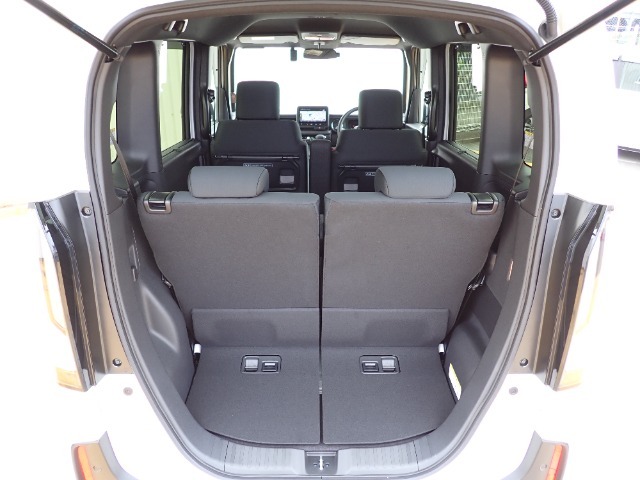 ◆定員乗車時のカーゴルームです。普段のお買い物の荷物やたくさんの収納が可能です。