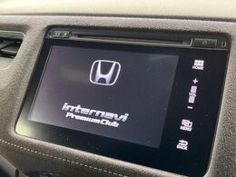 【メーカー純正ナビ】インテリアに溶け込むスタイリッシュな「専用設計」メーカーナビを装備♪視認性や操作性など基本性能にも優れ、より上質なカーライフをお楽しみいただけます。