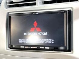 【純正ナビ】人気の純正ナビを装備しております。ナビの使いやすさはもちろん、オーディオ機能も充実！キャンプや旅行はもちろん、通勤や買い物など普段のドライブも楽しくなるはず♪