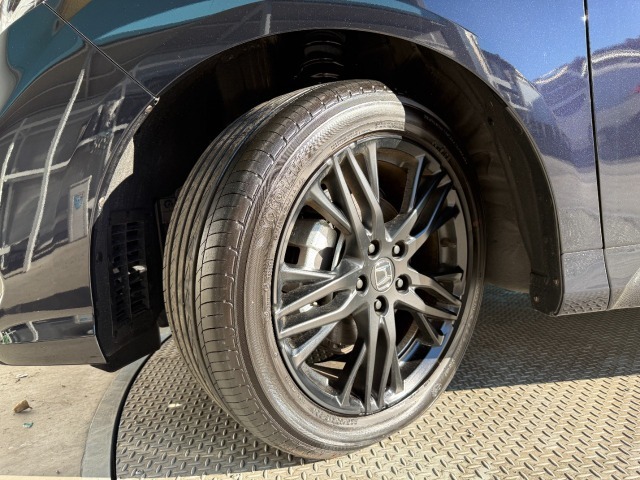 純正アルミホイールのお写真です。オシャレは足元からですね♪
