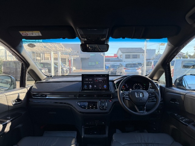 インパネ周りのお写真です。　視界が広く運転もしやすくなっております♪