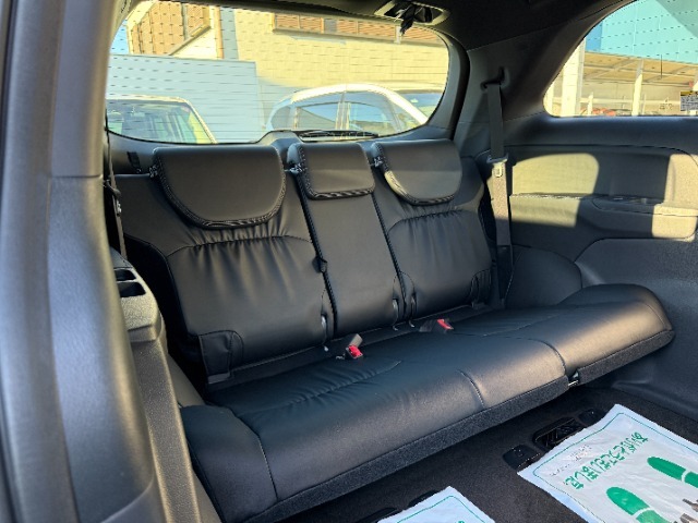 3列目シートも広く大人数でのお出かけもお任せください♪