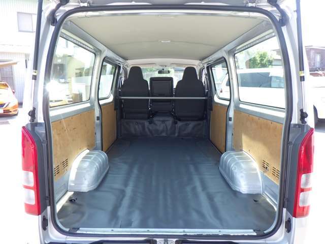 自動車は高額な買い物です。納得してご購入して頂きたいので、是非一度ご来店ください。公共交通機関を使ってのご来店の場合は、駅やバス停までの送迎も承っております。ご来店の日時が決まればご連絡下さい。