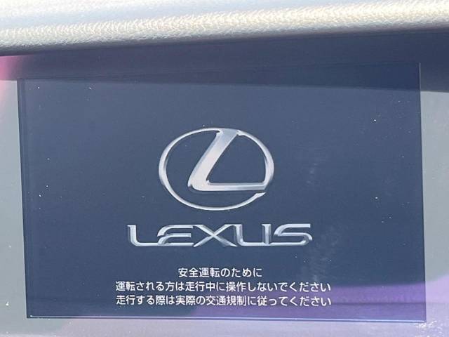 【メーカー純正ナビ】インテリアに溶け込むスタイリッシュな「専用設計」メーカーナビを装備♪視認性や操作性など基本性能にも優れ、より上質なカーライフをお楽しみいただけます。