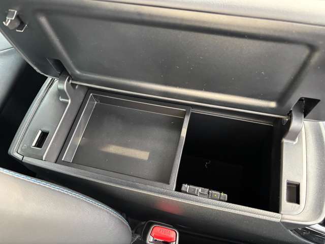 ユーポスでは、査定のプロがきっちり車両を確認し、買取したお車を販売しております。