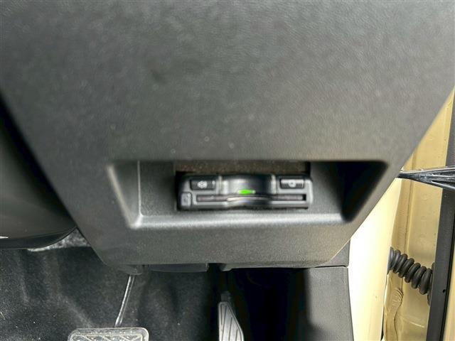 高速道路の料金所も楽に通過できるETCも装備されております。