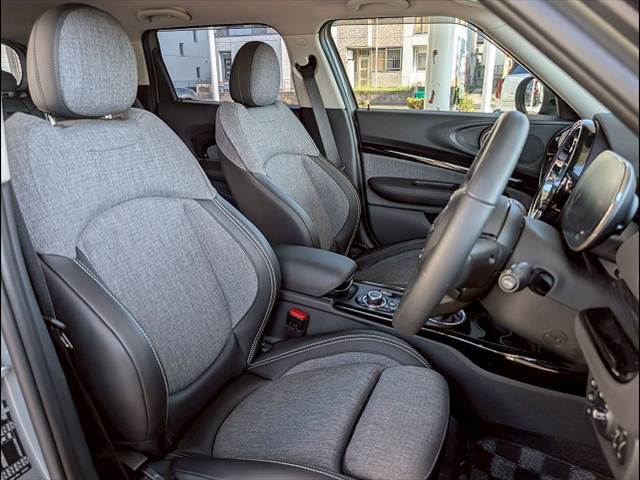 車内もキレイで嫌な臭いもありません！ご納車後の臭いが付きにくくなる「空気触媒コーティング」もご用意しております。愛車を大切に乗って頂く、お子様がいらっしゃるお客様にご好評いただいております。