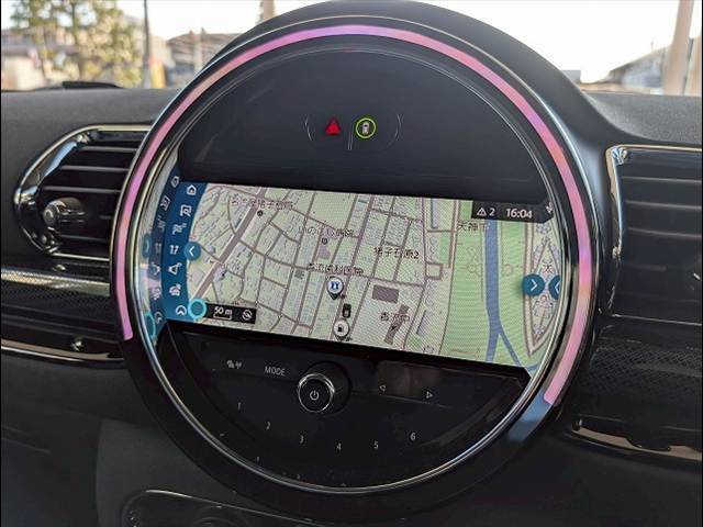 先進のBMW　タッチパッド付きi-driveとほぼ同性能のHDDナビゲーションになります。USBインターフェースやブルートゥースオーディオなど様々な先進機能をお楽しみいただけます。