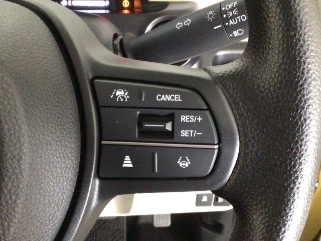 【アダプティブ・クルーズ・コントロール】予め設定した車速内でクルマが自動的に加減速。 前走車との適切な車間距離を維持しながら追従走行し、高速道路でのドライバーの疲労を軽減してくれる嬉しい機能付♪