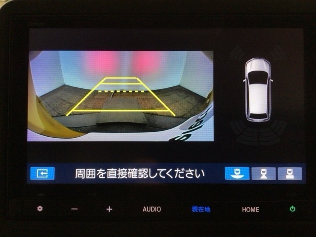 バックカメラが付いているので、車庫入れもラクラクです♪更にバンパーに取り付けられたソナーセンサーで、障害物を音とナビゲーション画面で知らせてくれます♪