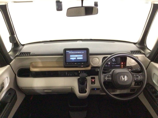 【前方視界】開放的な前方視界！運転がしやすく疲れにくいです♪窓が大きく、見通しがとっても良いおクルマですよ♪
