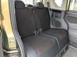 【車内清掃】お客様に気持ちよく見て頂けるよう展示車両は常に綺麗に仕上げております！