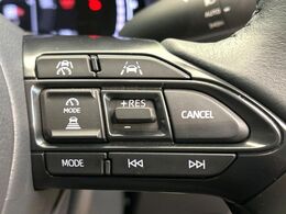 【レーダークルーズコントロール】高速道路での長距離走行が楽に！！自動で速度を保つクルーズコントロールが、衝突軽減システムと連携し、前方の車両を感知して車間を保つように速度調節してくれます！！