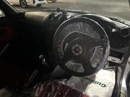 【ハンドル】軽い力で扱いやすいハンドルです。目立つ傷やスレなどなく綺麗な状態です！除菌プランいれていただくとさらに快適に！清潔なお車はお子様にも安心ですね！