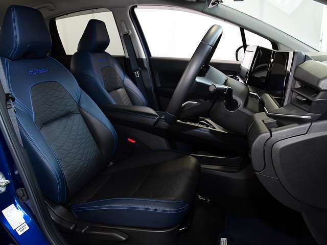 運転席まわりです。実際に座ってみて乗り心地を体感してみて下さい。