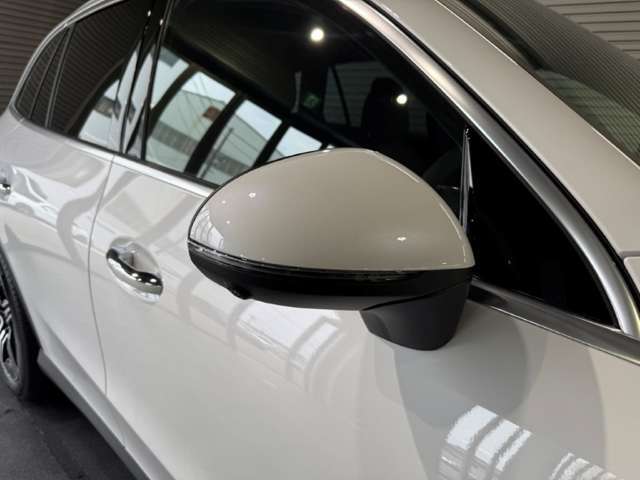 メルセデスの認定中古車「サーティファイドカー」には、最大100項目にも及ぶ点検・整備項目が設定されています＞
