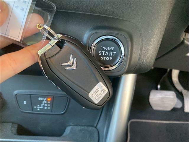車内へのアクセス楽々、今や必須アイテムの「スマートキー」には、キー複製防止「イモビライザー」まで備わっております。
