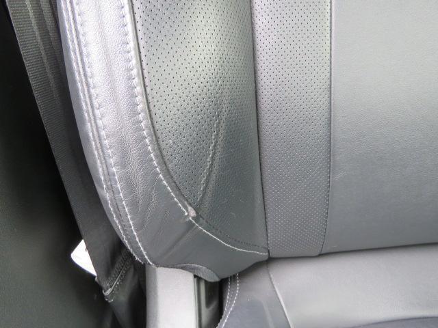 運転席脇にスレがあります。