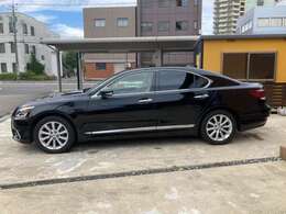 私たちは上質な車を仕入れるプロ集団です。お客様に上質車を安くお届けして、常に期待値以上を追求し、満足、感動、笑顔をお届けしたいと思います.