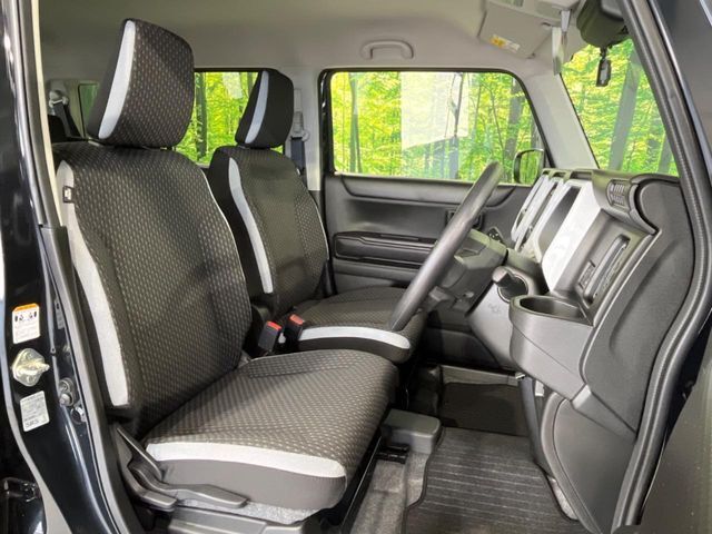 運転席シート廻りは使用感も少なく、良好な状態となっています。丁寧に使われていたことがよくわかりますね。