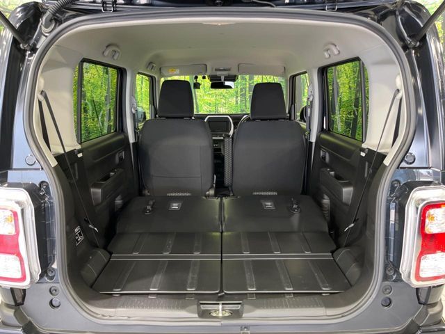 普段のお買い物や通勤、送迎等に十分な荷室スペースを確保しております。セカンドシートを倒すと、大きな荷物の積載も可能です♪