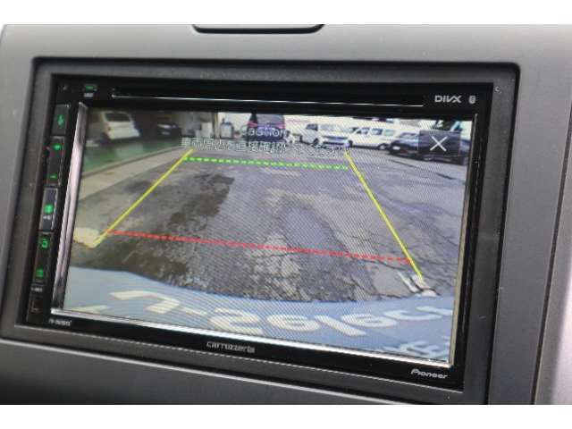 駐車時に便利なバックカメラを装着しています。