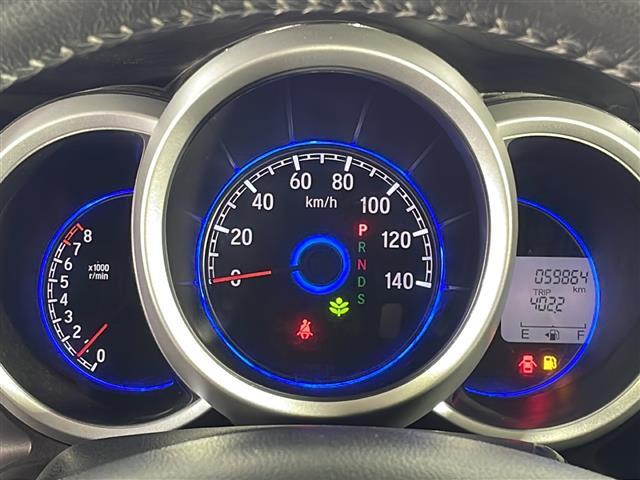 【スピードメーター】『スピードメーター』の画像になります。メーターがシンプルで見やすく運転しやすいですね！。写真の内容に関してご質問等がございましたらお気軽にガリバー店舗までお問い合わせください。