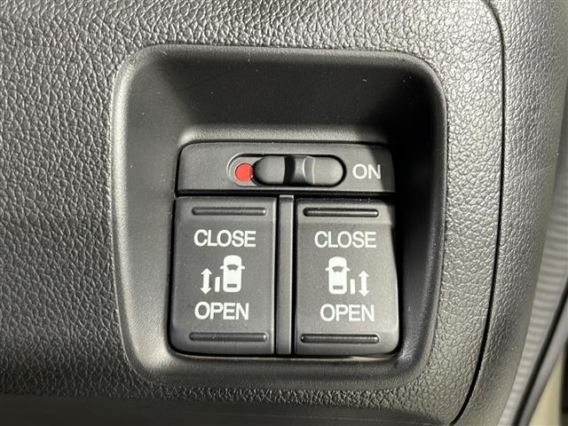 【運転席操作部】『運転席周辺の装備』の画像になります。快適なドライブを楽しむための機能が装備されています！運転席から触れるので使いやすいです！