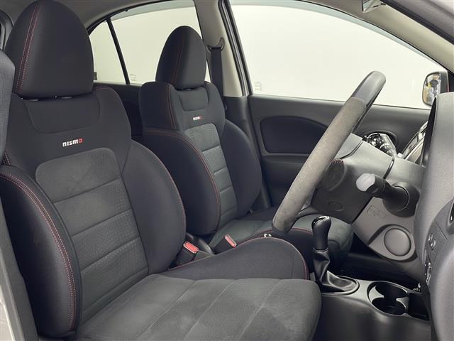 【運転席】座り心地が良いシートなので長時間の運転でも快適にお過ごしいただけます。新品のフロアマットのご注文も可能です。掲載箇所以外にご希望の写真がございましたらお気軽にお問い合わせ下さい。