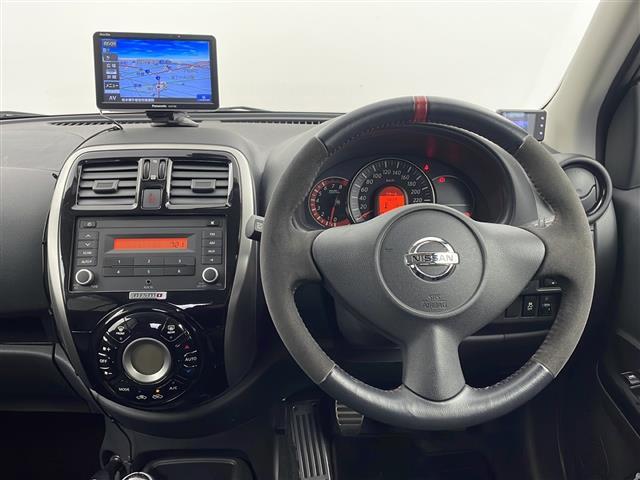 【ステアリング】軽い力で扱いやすいハンドルです。目立つ傷やスレなどなく綺麗な状態です！除菌プランいれていただくとさらに快適に！清潔なお車はお子様にも安心ですね！