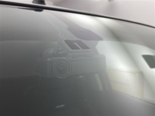 【ドライブレコーダー】映像・音声などの運転中の記録を残します。事故などを起こした起こされた時の証拠になりえますので、もしも時でも安心ですね。