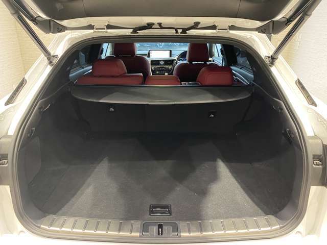 車両保管専用駐車場に移動している場合もございますので、現車確認の際には事前にご一報をいただけると、お待たせせずに現車確認が出来ます！