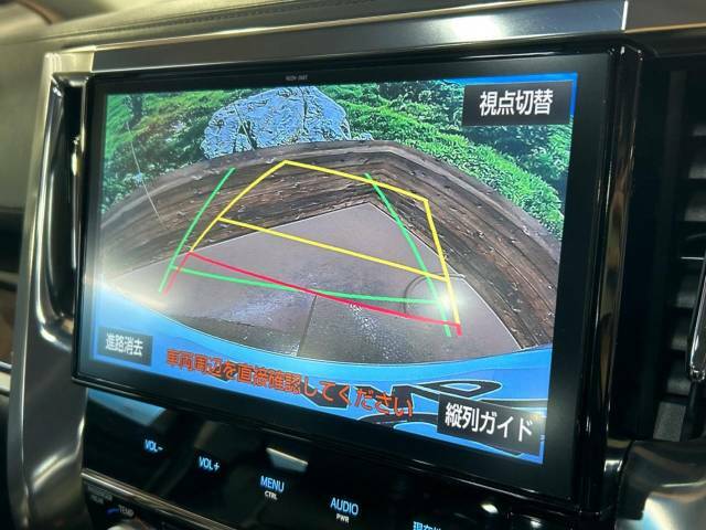 【バックカメラ】駐車時に後方がリアルタイム映像で確認できます。大型商業施設や立体駐車場での駐車時や、夜間のバック時に大活躍！運転スキルに関わらず、今や必須となった装備のひとつです！