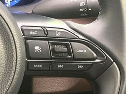 【レーダークルーズコントロール】高速道路での長距離走行が楽に！！自動で速度を保つクルーズコントロールが、衝突軽減システムと連携し、前方の車両を感知して車間を保つように速度調節してくれます！！