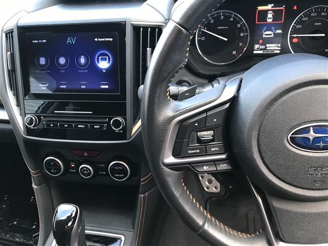 【ステアリングスイッチ】手元のボタンから、オーディオやナビなどの操作ができるので、よそ見をせずに安全に運転に集中できます！